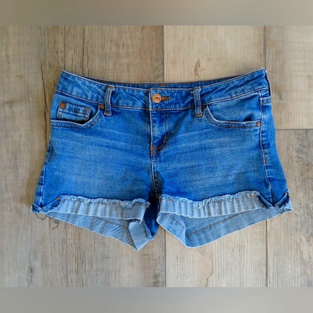 Celebrity Pink Jean Shorts Women's Size 3/26